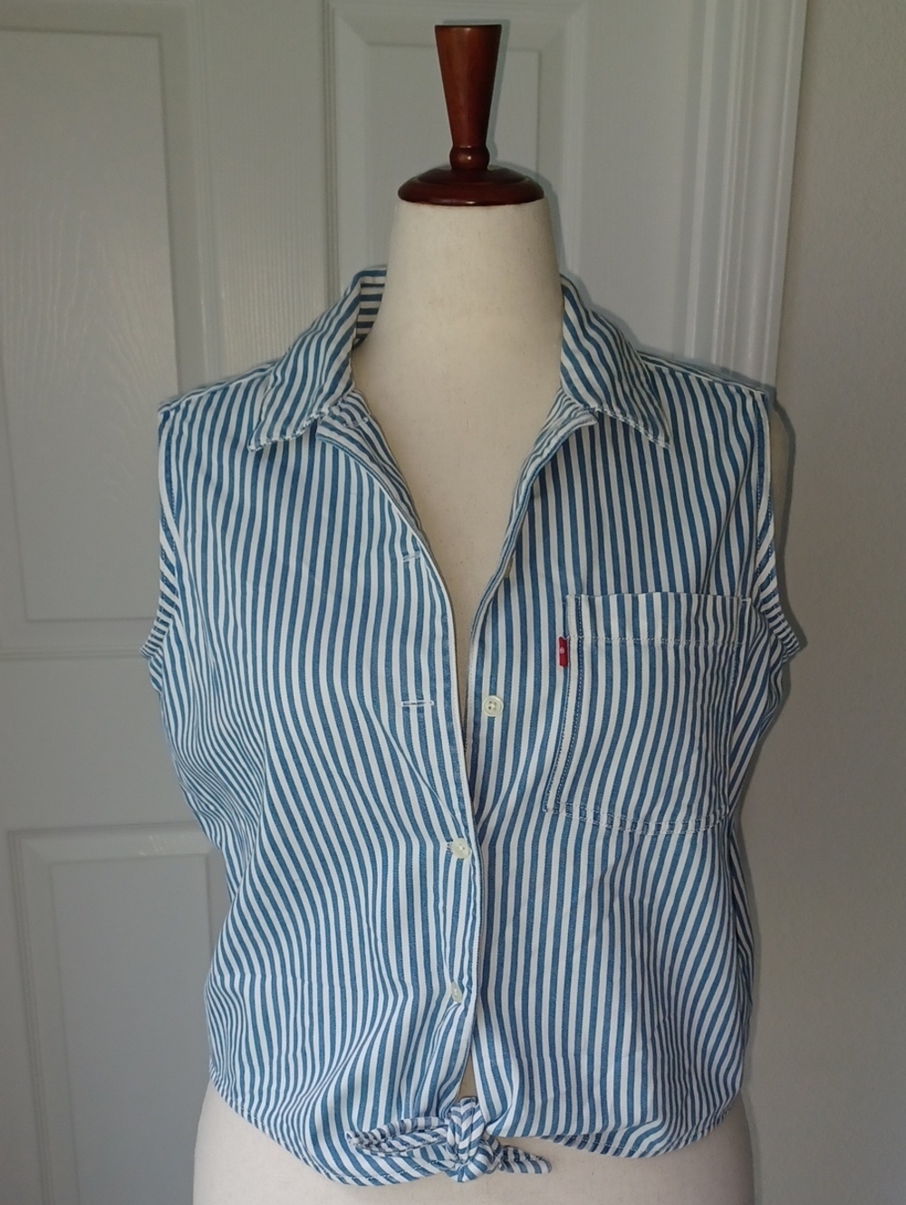 Levi's Blue and White Striped Sleeveless Large Button-Down Tie Shirt